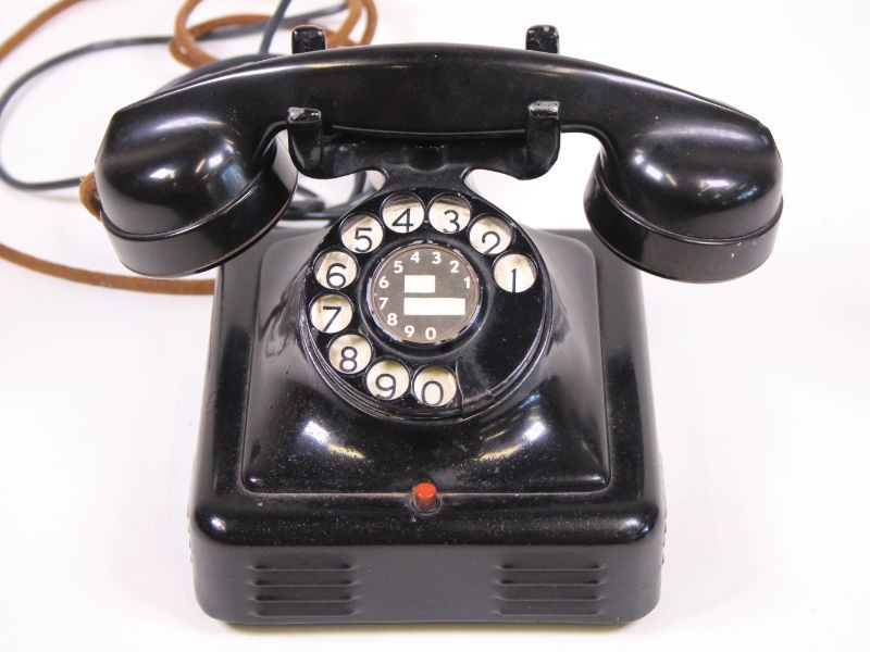 2 x Vintage telefoon bakeliet en hout